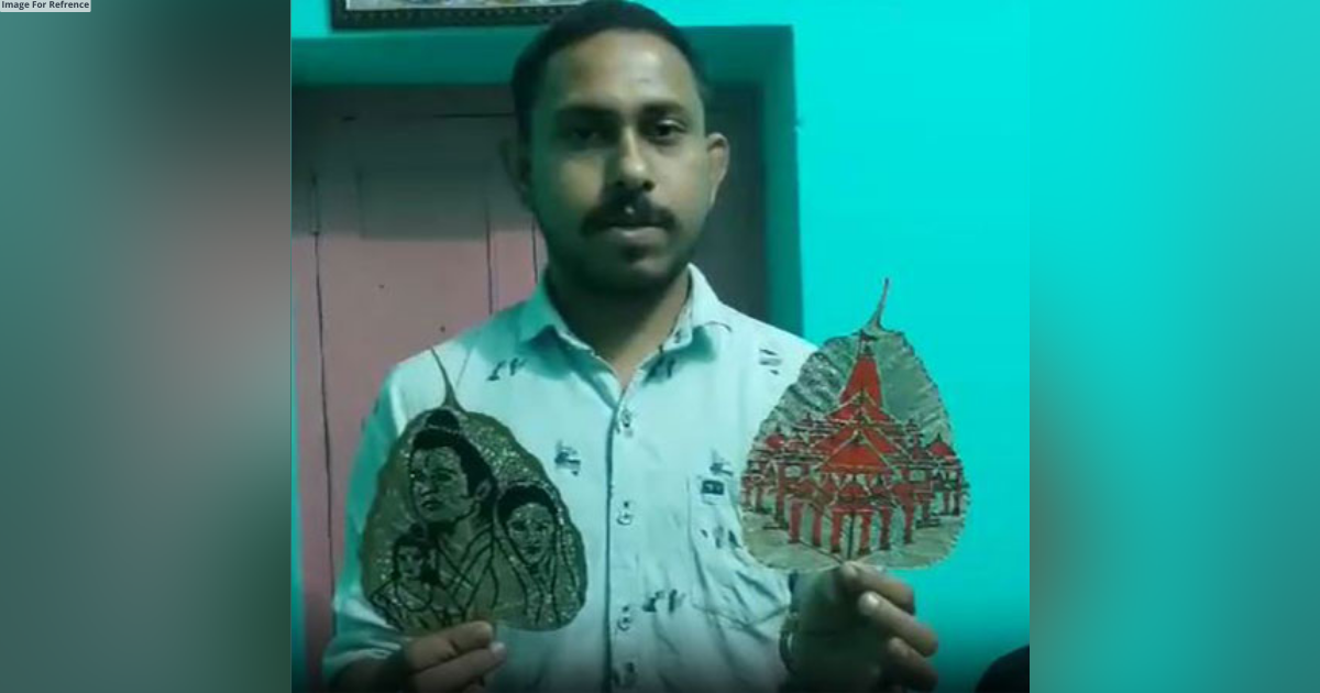 Rajasthan: Pali artist makes Lord Ram's pictures on Peepal leaves
